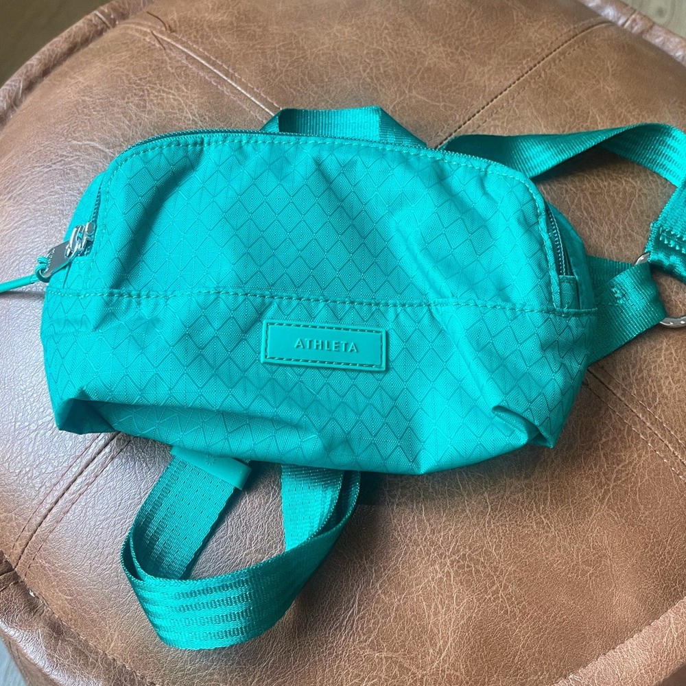 Athleta Excursion Crossbody Belt Bag Scout Green